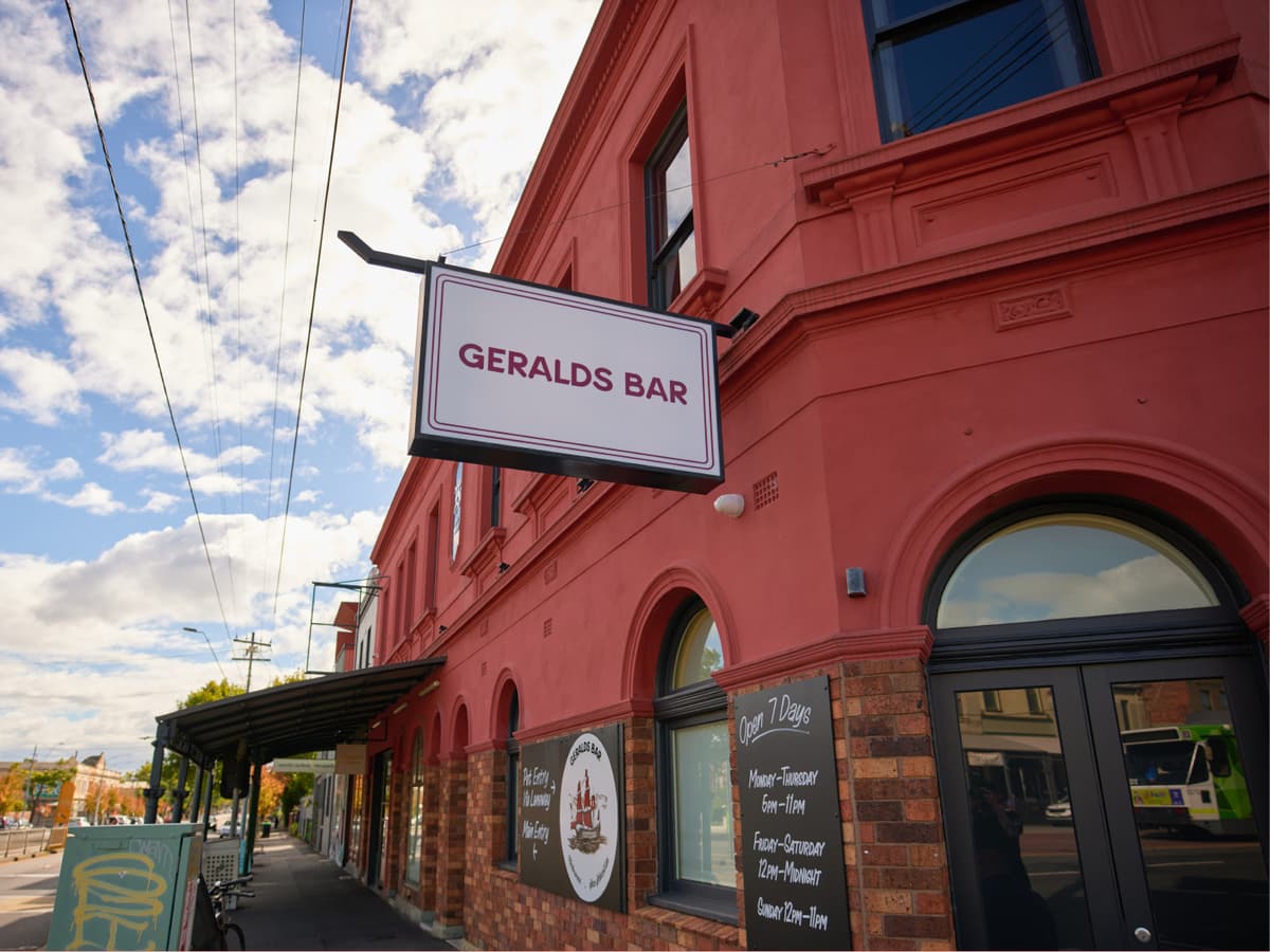 Geralds Bar image