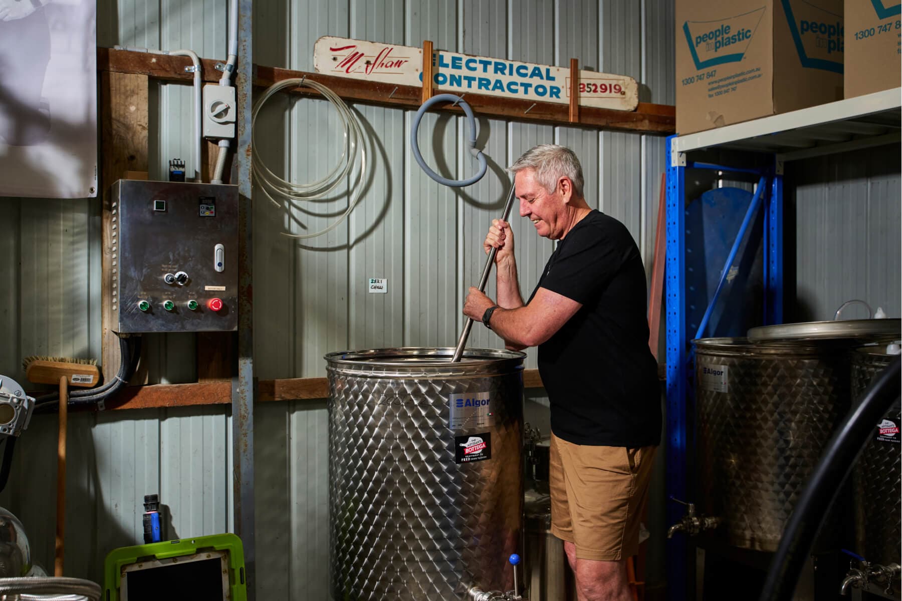 Gavin Shaw of Hillmartin Gin making gin