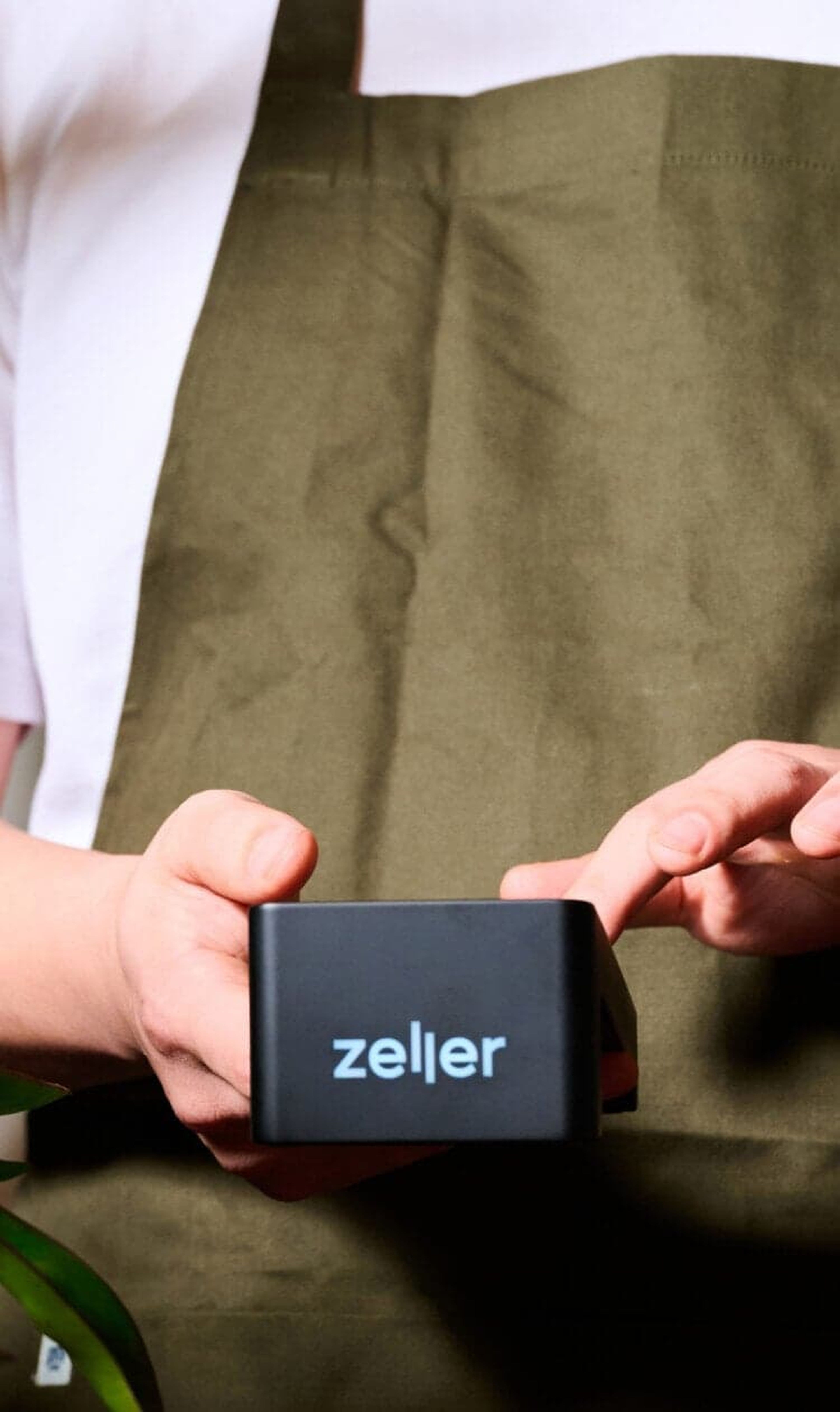 Zeller - Terminal 2 in Black, merchant